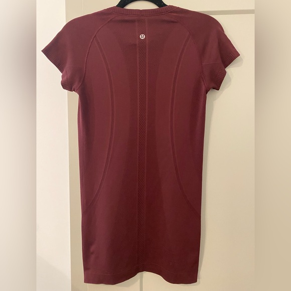 Lululemon Womens Swiftly Tech Short Sleeve Shirt - Hip Length - Picture 2 of 3